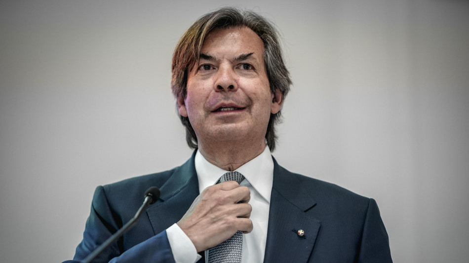  Intesa oltre le attese, l'utile del semestre a 5,5 miliardi 