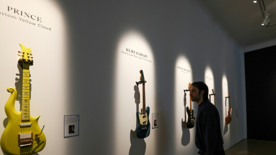  Guitarras de Kurt Cobain, los Beatles y otras leyendas de la m&uacute;sica a subasta en EEUU 