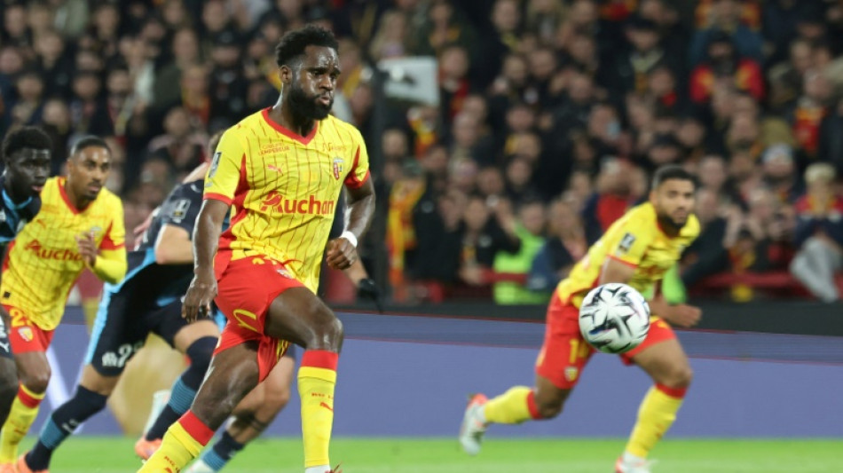 Ligue 1: l'OM, surpris à Lens (2-1), perd la tête