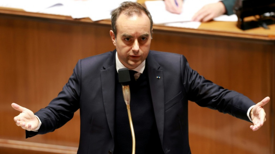  Lecornu re&ccedil;oit les syndicats, qui exigent des r&eacute;ponses politiques, avant de nouvelles manifestations 