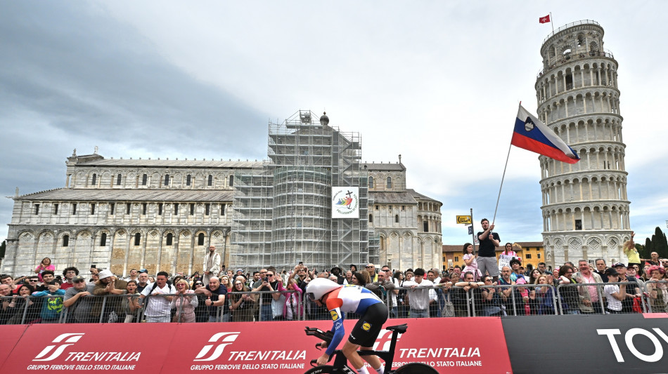 Giro: 10ma tappa, l'olandese Hoole vince crono Lucca-Pisa
