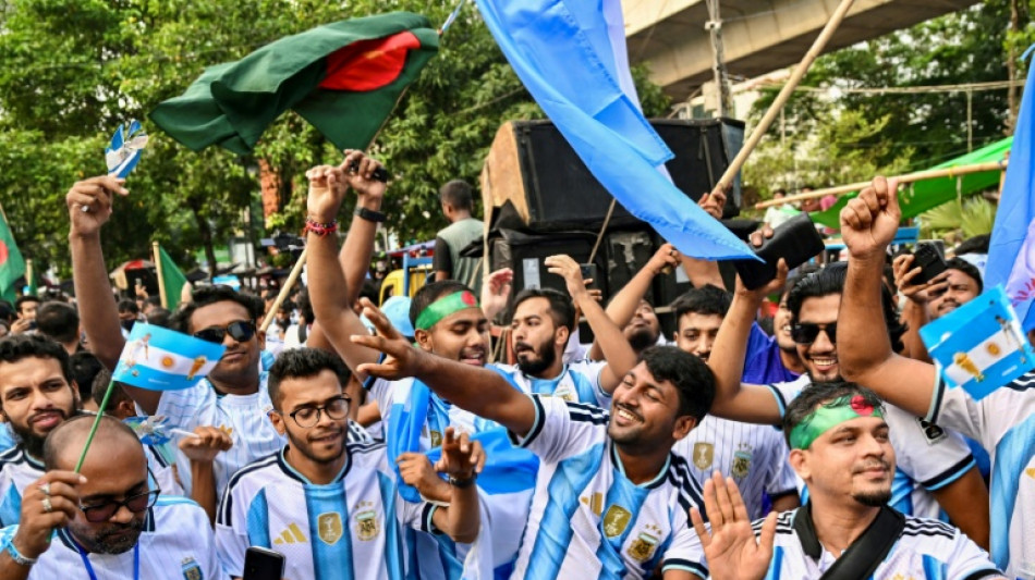  De Maradona a Messi, Bangladesh segue apaixonado pela sele&ccedil;&atilde;o argentina 