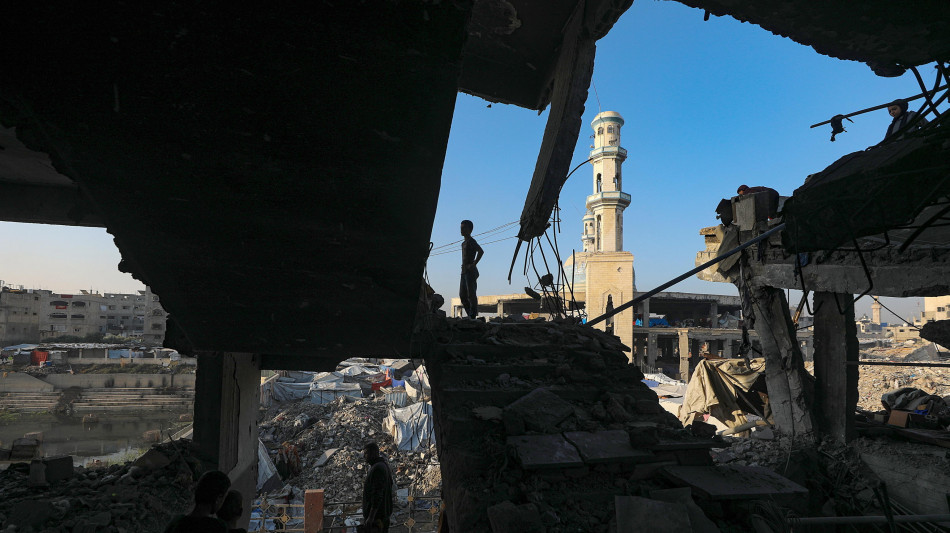  Media, si cerca l'ultimo corpo ostaggio a Zeitoun a Gaza City 