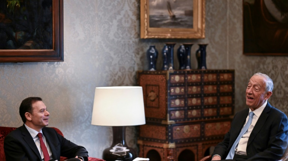 Portugal: apr&egrave;s la chute du gouvernement, le pr&eacute;sident re&ccedil;oit les partis, avec des &eacute;lections &agrave; l'horizon