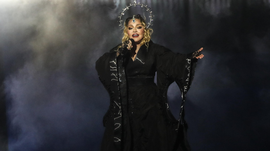  Madonna torna sul palco degli Mtv Vma, 23 anni dopo show medley con Spears e Aguilera 
