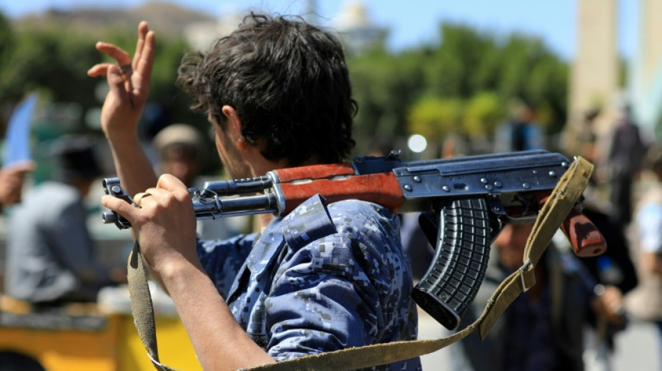 La coalici&oacute;n internacional bombardea el entorno del ministerio de los rebeldes en Yemen