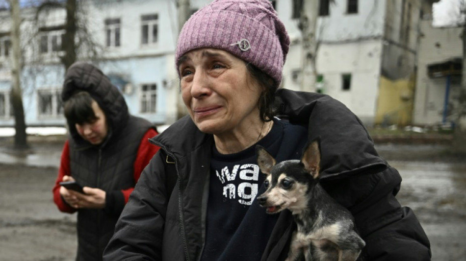 Los &uacute;ltimos civiles huyen de Bajmut, en el este de Ucrania