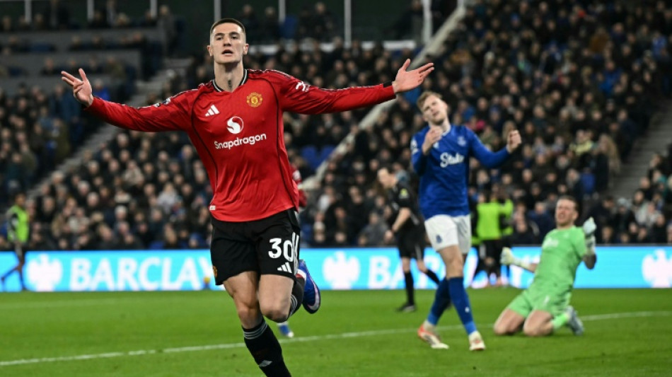 Manchester United vence Everton (1-0) e se consolida na zona da Champions