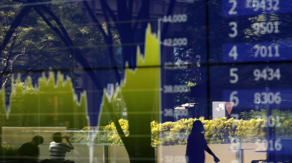 Borsa Tokyo: apertura in lieve aumento (+0,07%)