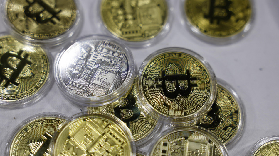 Oam, pi&ugrave; italiani con cripto, cala valore dei portafogli