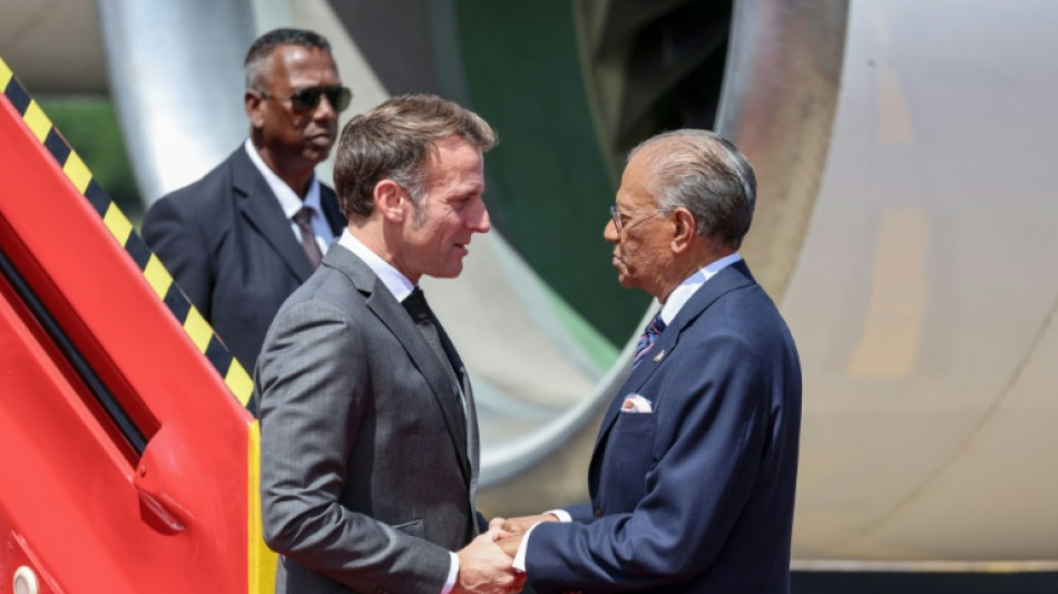 Macron entame à l'île Maurice une tournée africaine