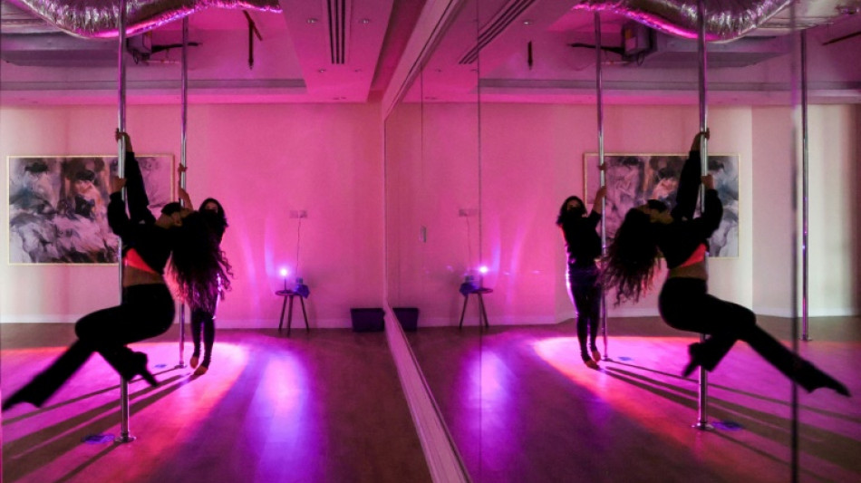 D&eacute;fiant les pr&eacute;jug&eacute;s, des Saoudiennes se mettent &agrave; la pole dance