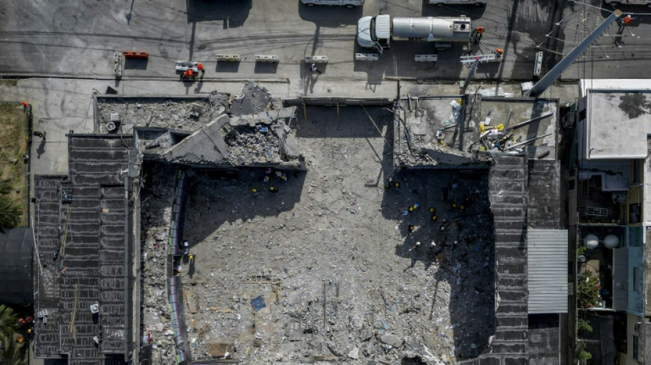 Discoth&egrave;que de Saint-Domingue: deuil et  identification des corps en attendant le bilan final 