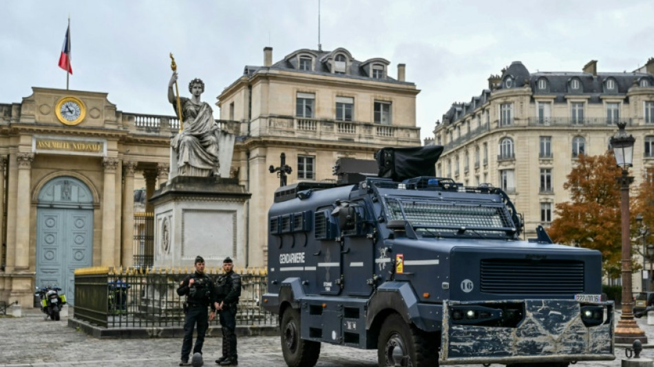  Fran&ccedil;a vive novo dia de protestos com forte contingente policial 