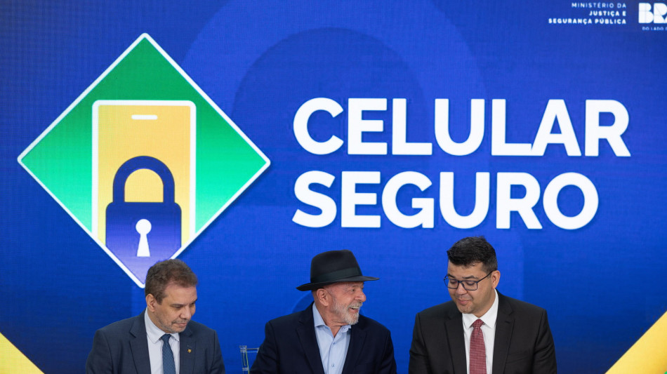  In Brasile Lula dichiara guerra ai cellulari rubati, scatta il blocco 