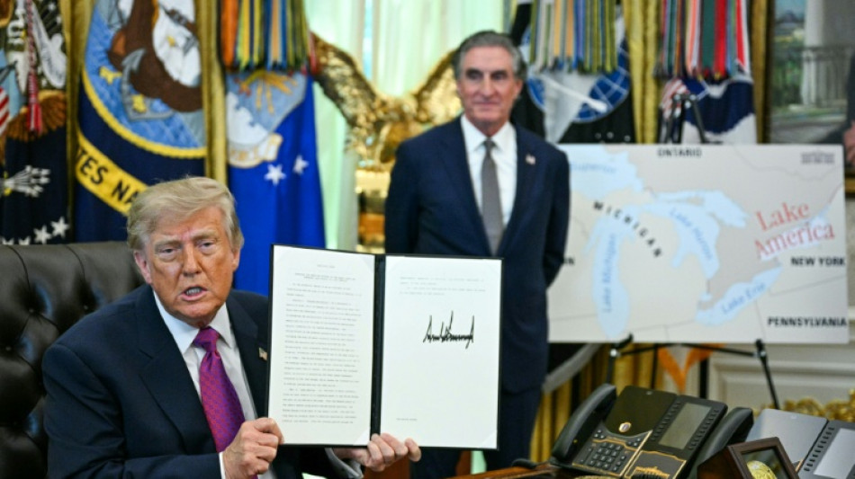  Trump signe un d&eacute;cret changeant le nom du "lac Ontario" en "lac d'Am&eacute;rique"  