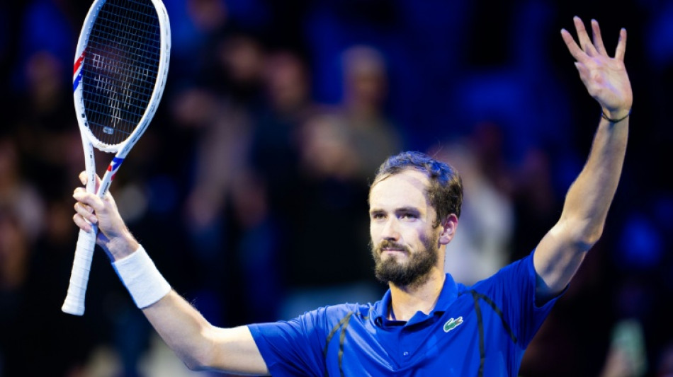  Medvedev avan&ccedil;a &agrave; semifinal do ATP 500 de Viena e garante vaga no Finals 
