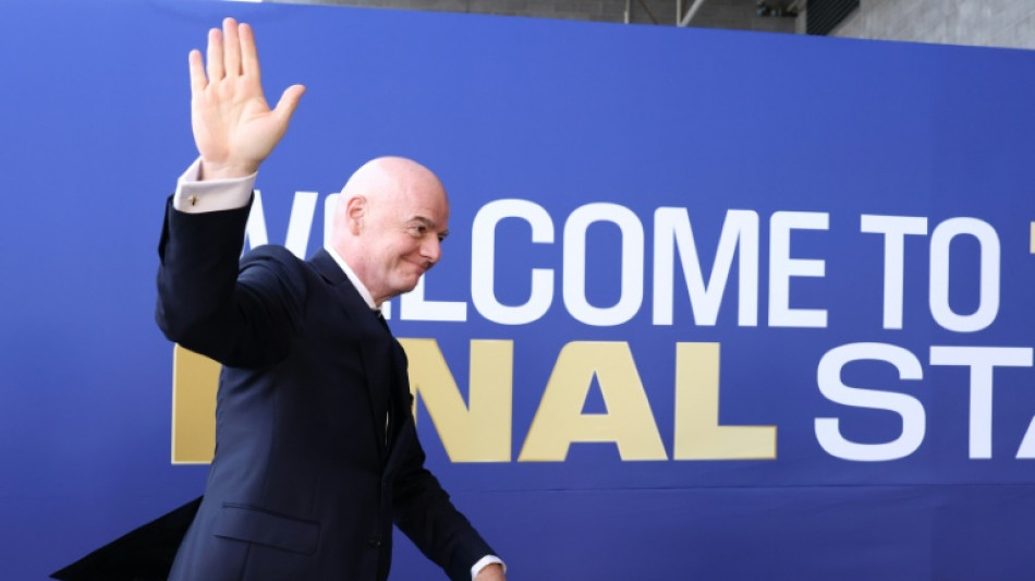  Aumenta oposi&ccedil;&atilde;o ao projeto de investimento privado da Fifa e Infantino fica sob press&atilde;o 