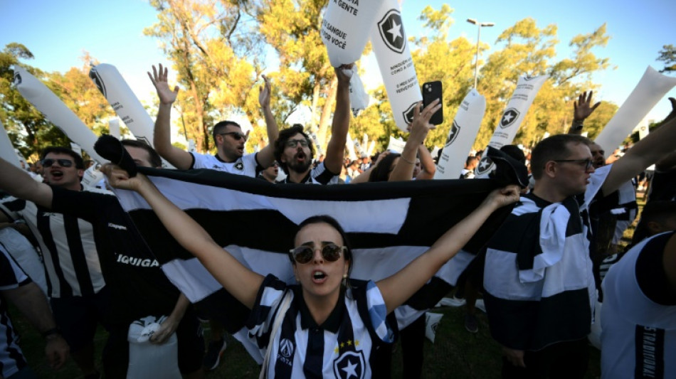 Torcedores de Atl&eacute;tico e Botafogo tingem Buenos Aires de alvinegro