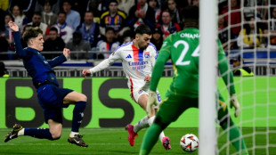 Lyon arranca empate (2-2) contra United na ida das quartas da Liga Europa