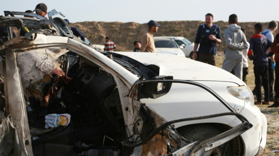 Bombardeio israelense mata sete trabalhadores humanit&aacute;rios em Gaza