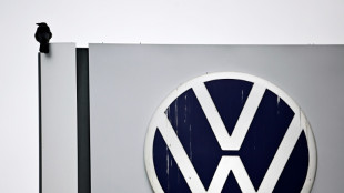 Las ganancias de Volkswagen se desploman y sopesa despidos masivos