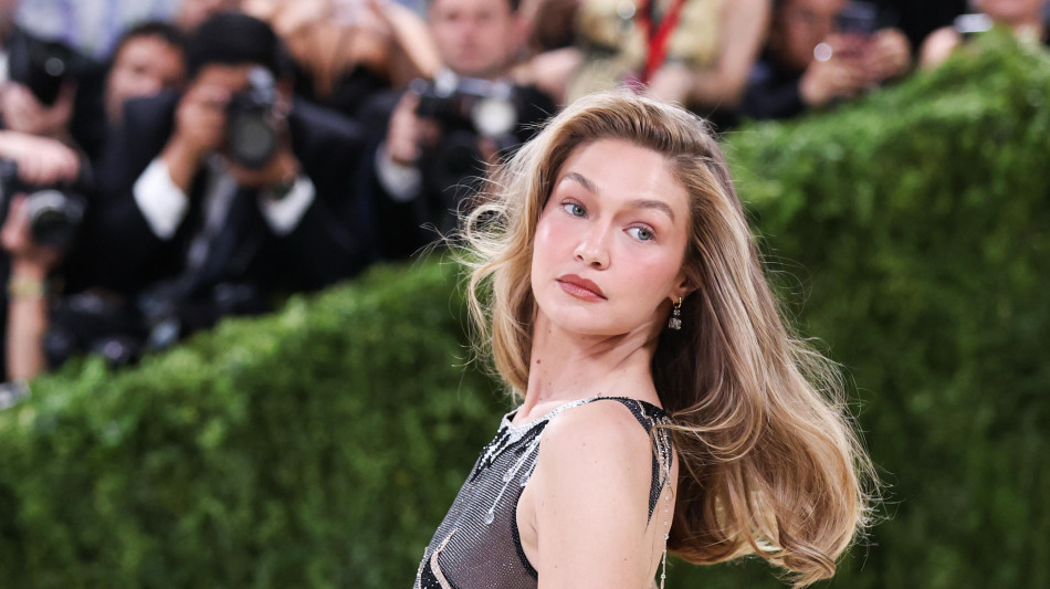  Bradley Cooper e Gigi Hadid sposi? Coppia avvistata con anello all'anulare 