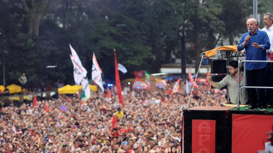  Lula aposta no fim da escala 6x1 de olho no segundo turno 