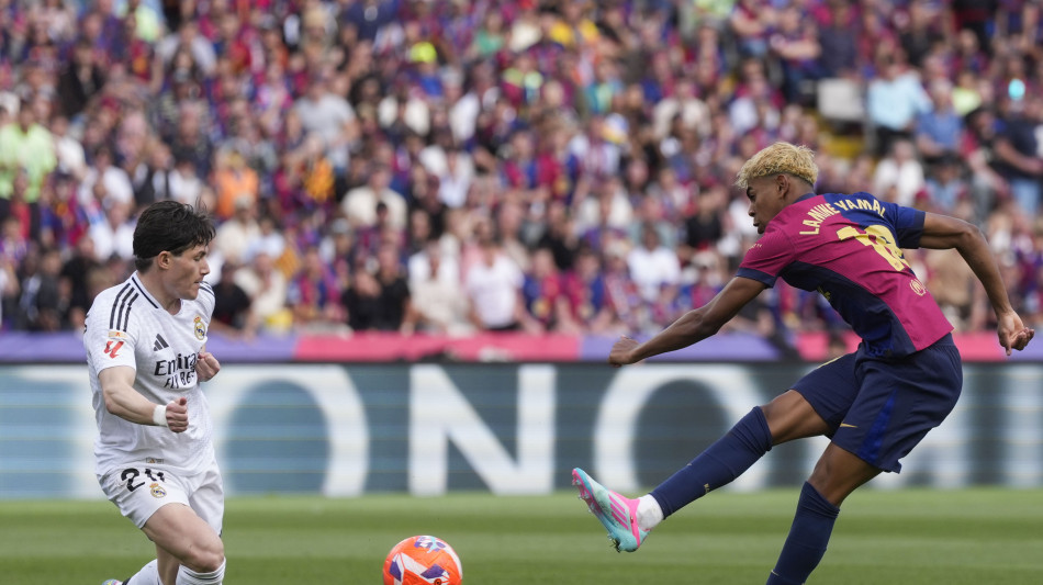 Calcio: 4-3 al Real, il Barcellona trionfa nel Clasico