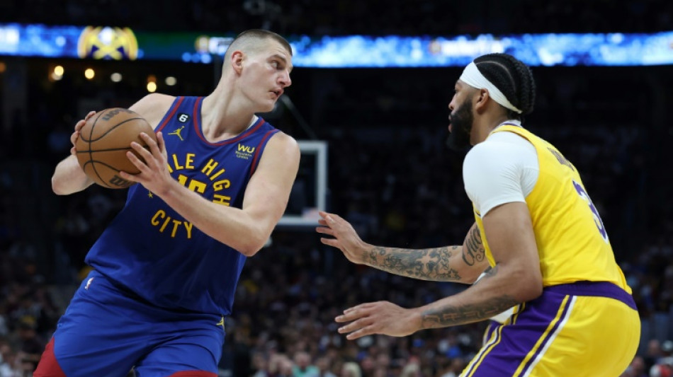 NBA: les Nuggets battent les Lakers d'entr&eacute;e, duel &eacute;pique entre Jokic et Davis
