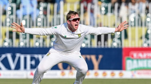 South Africa sniff series-levelling win after Pakistan slump in second Test