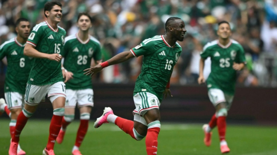  Mexico beat South Africa to kick off World Cup  