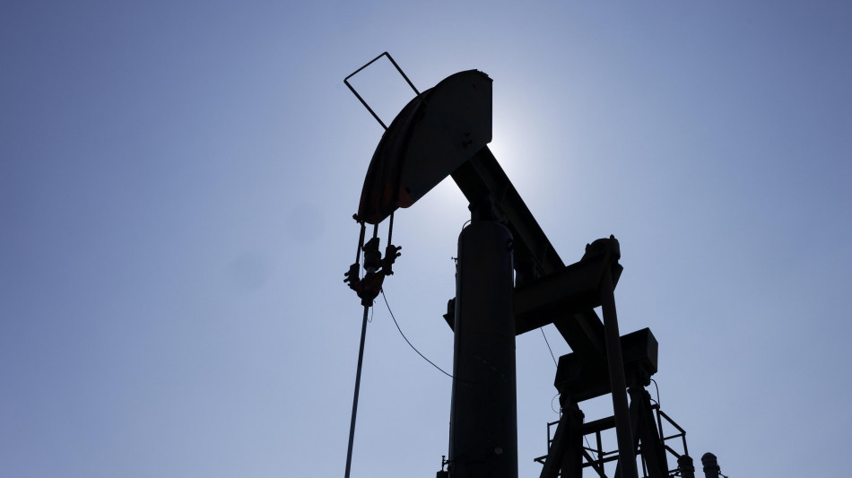  Il petrolio chiude in rialzo di oltre il 5% a New York a 82,7 dollari 