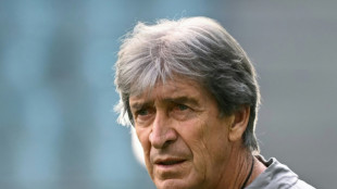 T&eacute;cnico do Betis elogia recupera&ccedil;&atilde;o de Antony antes da final da Liga Confer&ecirc;ncia