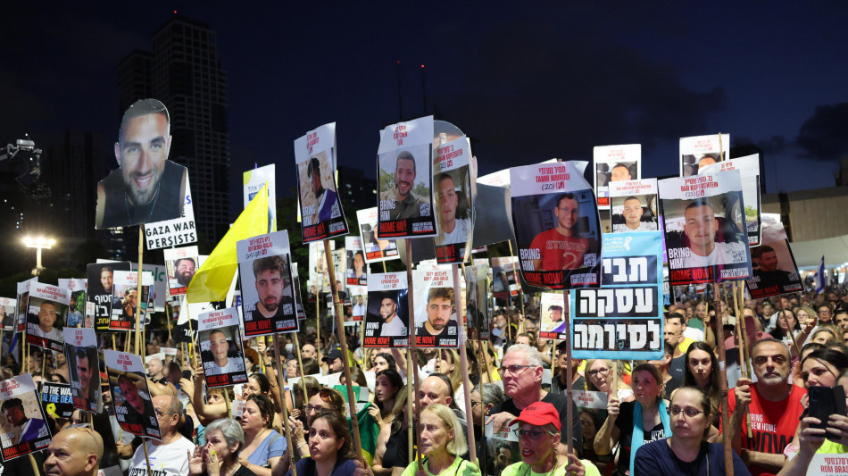 Decine di migliaia in strada a Tel Aviv,chiedono accordo su Gaza