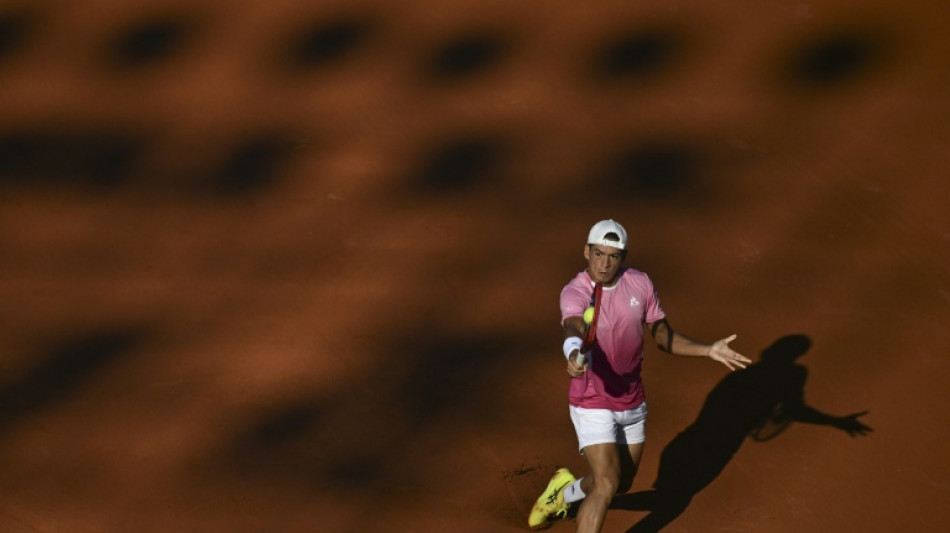 Atual campe&atilde;o, Sebasti&aacute;n B&aacute;ez avan&ccedil;a &agrave; semifinal do Rio Open