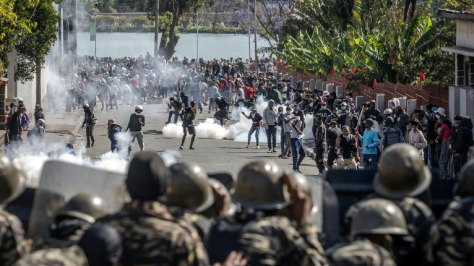 Madagascar nomeia chefe do ex&eacute;rcito um oficial eleito por unidade militar aliada aos manifestantes