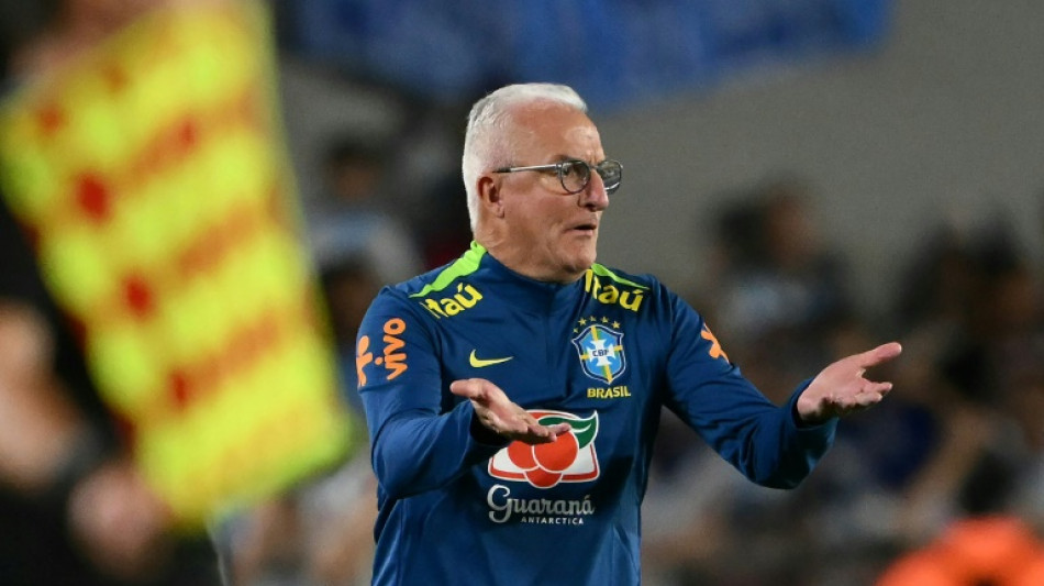 Dorival J&uacute;nior &agrave; beira do abismo ap&oacute;s derrota hist&oacute;rica da Sele&ccedil;&atilde;o
