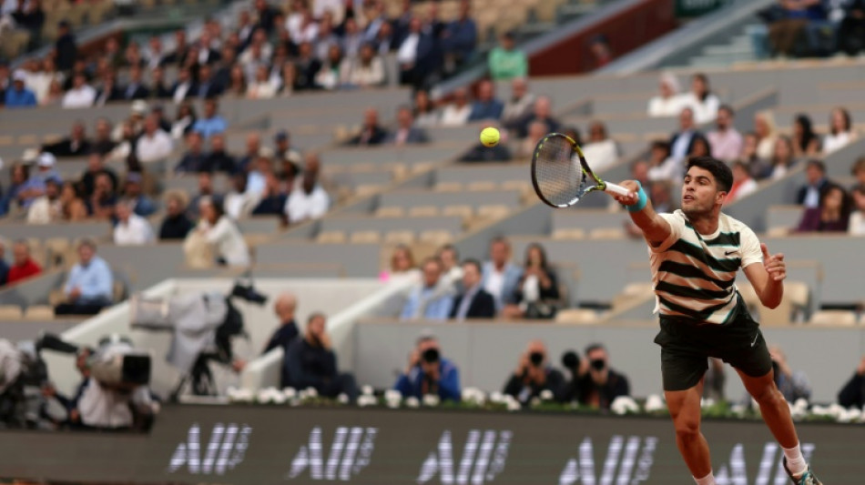 Alcaraz atropela Tommy Paul e avança às semifinais de Roland Garros