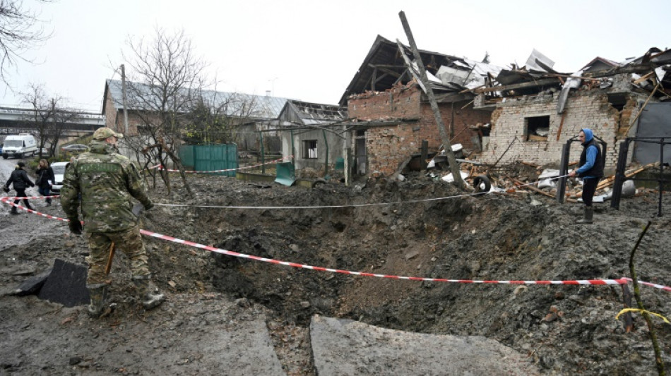 Premi&egrave;re neige et nouvelles frappes russes en Ukraine 