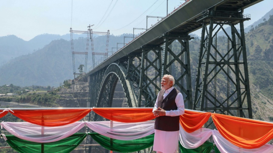 Indiens Ministerpr&auml;sident Modi er&ouml;ffnet Eisenbahnstrecke in Kaschmir