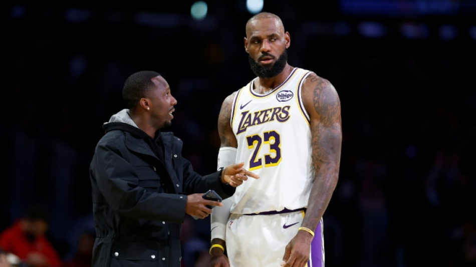  LeBron James avalia 10 poss&iacute;veis novas equipes, diz seu agente 