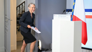 Borne pr&eacute;sente sa feuille de route, mais renonce pour l'instant &agrave; une loi immigration 