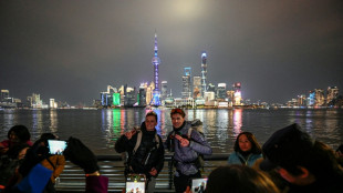 Dos franceses culminan una &eacute;pica caminata de 12.850 km desde Francia hasta Shangh&aacute;i