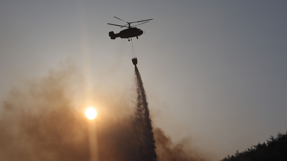Elicottero antincendio precipita in Corea del Sud