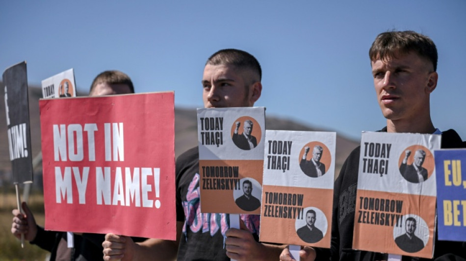 Thousands rally as EU chief urges respect for Kosovo war crimes court 