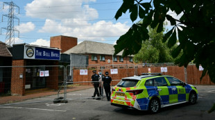 La police britannique sur le qui-vive apr&egrave;s des heurts devant un h&ocirc;tel h&eacute;bergeant des demandeurs d'asile