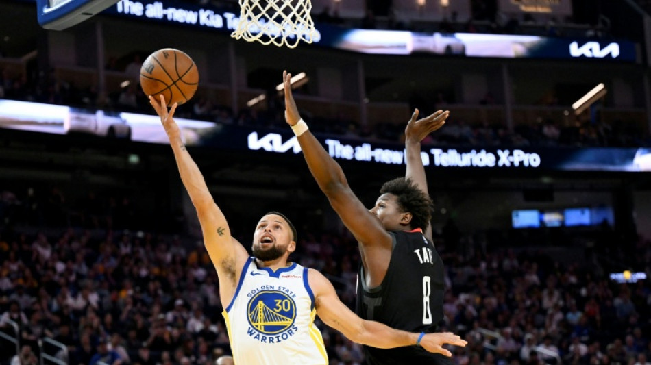 NBA: Curry fait le show pour son retour, Flagg enfonce les Lakers