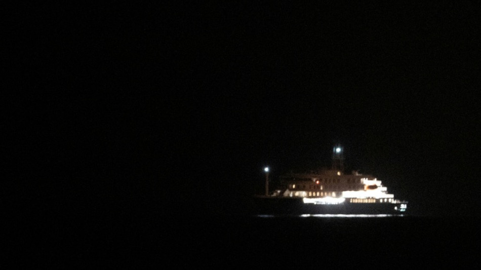  Hantavirus-hit cruise ship arrives in Spain's Canary Islands 