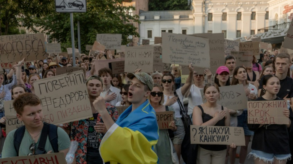  Erneut Proteste in Kiew nach Abl&ouml;sung von beliebtem Verteidigungsminister 